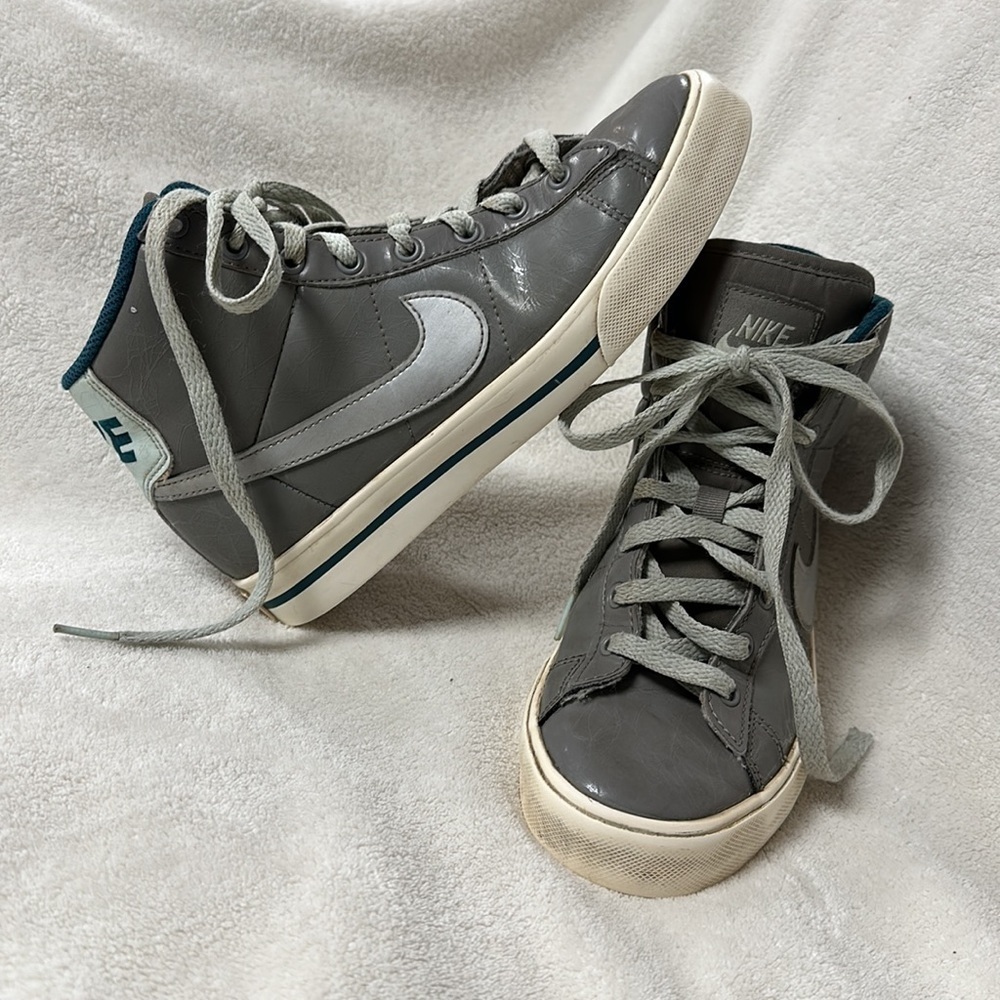 Nike Women's Sweet Classic High Top  Leather, US 6.5, Gray with blue/teal